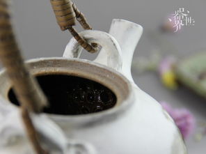 器世界精品茶具 原创手绘孤品提梁壶 器世界小编为你图解茶艺器具之茶壶的分类